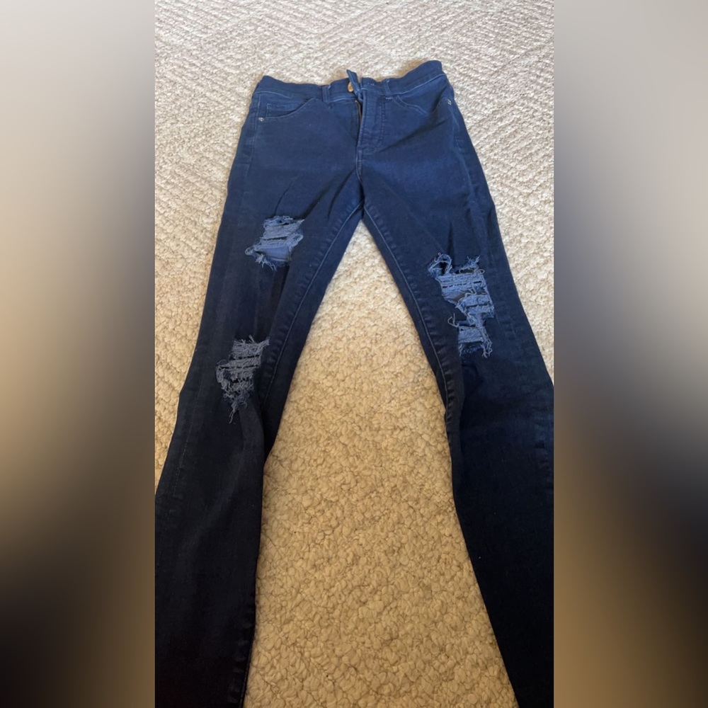 Blue ripped skinny jeans